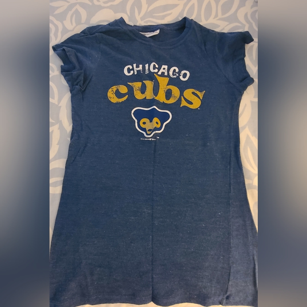 Chicago Cubs tshirt. Capped sleeves. Only worn a few times. Nonsmoking.
